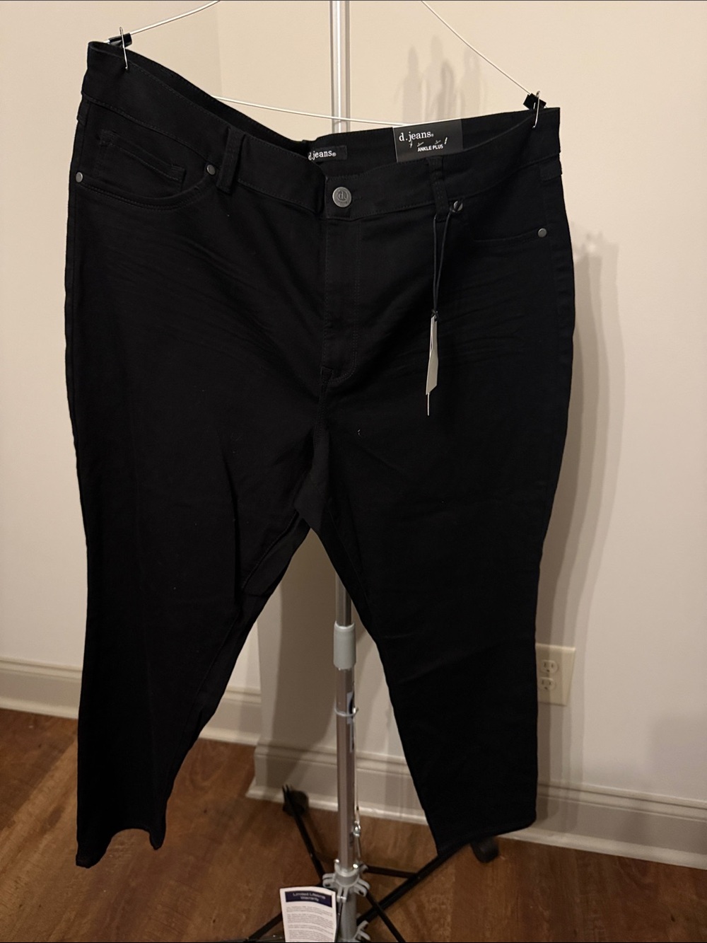d. jeans Women’s Black Slim Straight Jeans